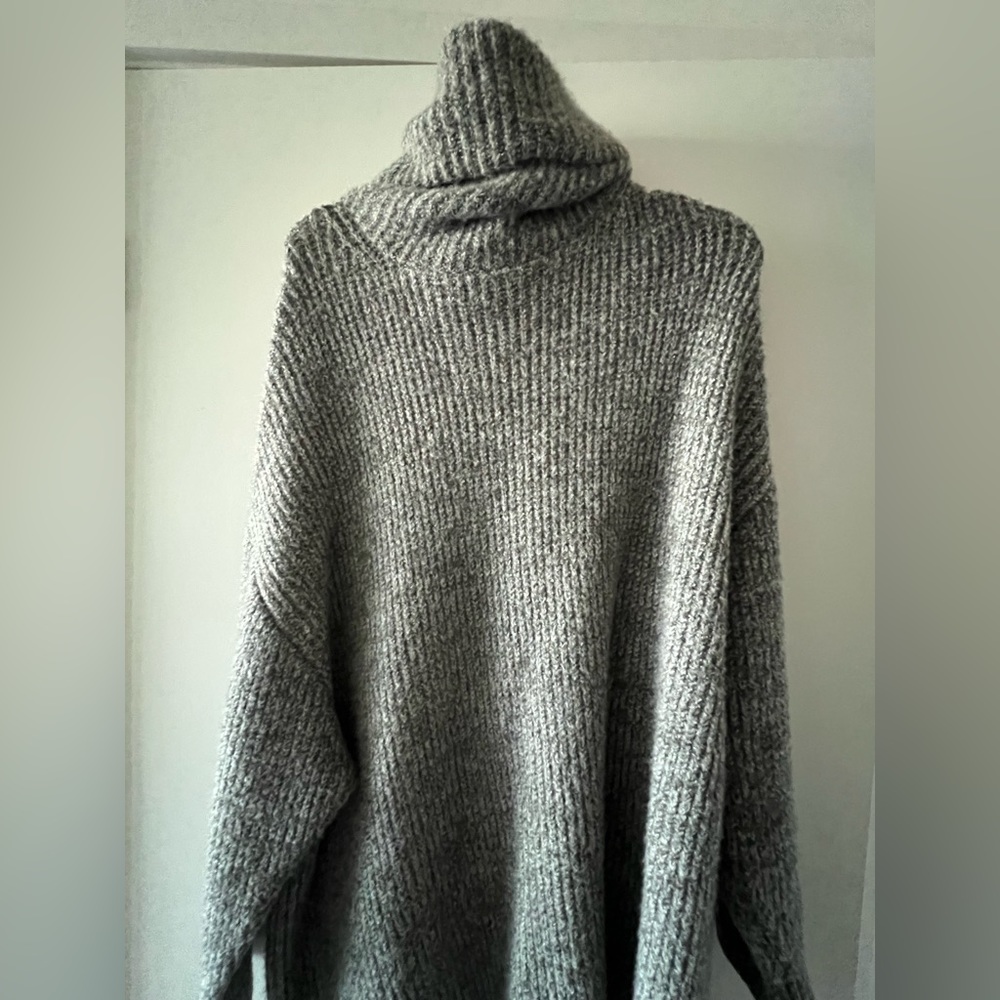 Oversized wool blend Zara turtle neck sweater
